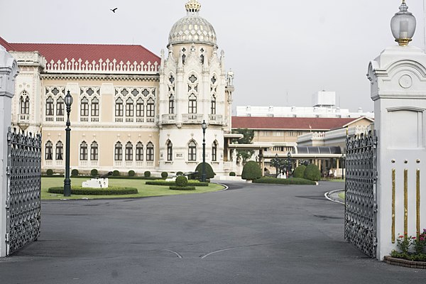 The front of Thai-Khu-Fah Building, Government House