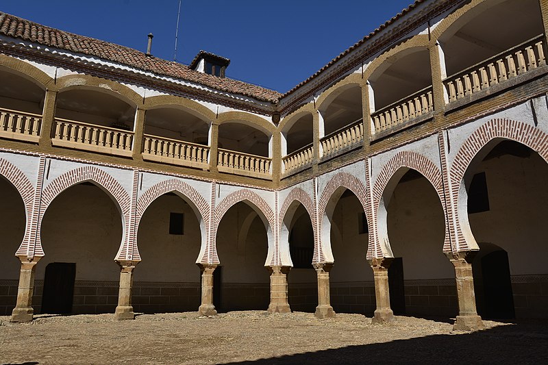 File:10 Palacio de Sotofermoso, Abadía.jpg