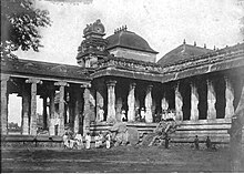 Mandapam of thousand pillars, ca. 1800-1850. 1800-1850 photograph of Chidambaram Nataraja temple, 1000 pillar mandapam.jpg