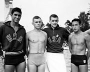 Yhdysvaltain vapaauintiviestijoukkue Helsingin kesäolympialaisissa 1952: William Woolsey, Wayne Moore, James McLane ja Ford Konno.