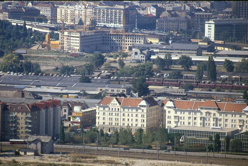 File:197L06180890 Blick vom Donauturm, Handelskai, Praterstern, Beginn der Verbauung Bahnhof Wien Nord.jpg