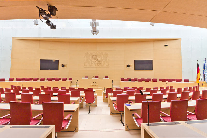 File:2012-07-17 - Bayerischer Landtag - Plenarsaal - 6903.jpg