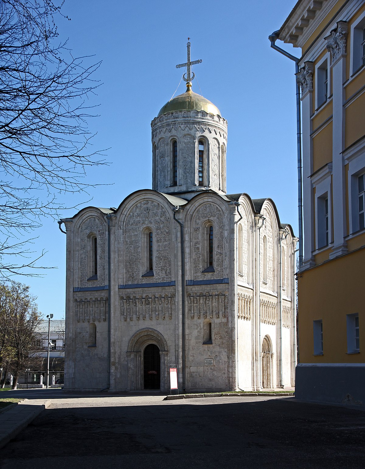 Дмитриевский собор во владимире внутри фото