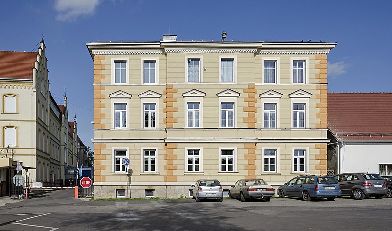 File:2014 Kłodzko, szpital, budynek administracji.JPG