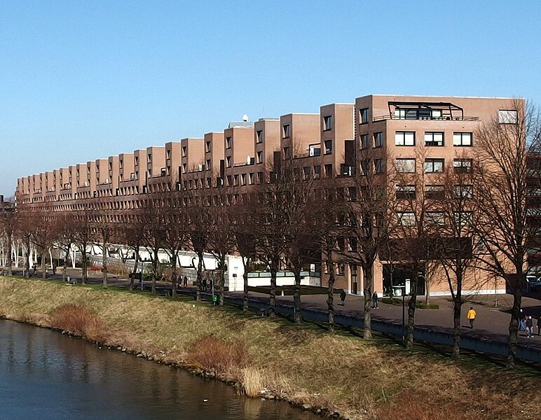 File:20150312 Maastricht; Stoa seen from Kennedybrug 01a (cropped).jpg