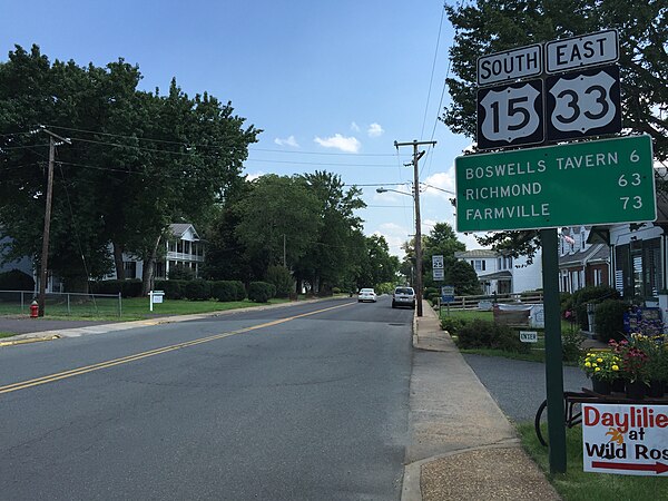 View south along US 15 and east along US 33 in Gordonsville