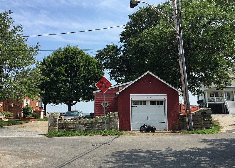 File:2016-07-27 15 04 07 The south end of Wilson Point Road in Middle River, Baltimore County, Maryland.jpg