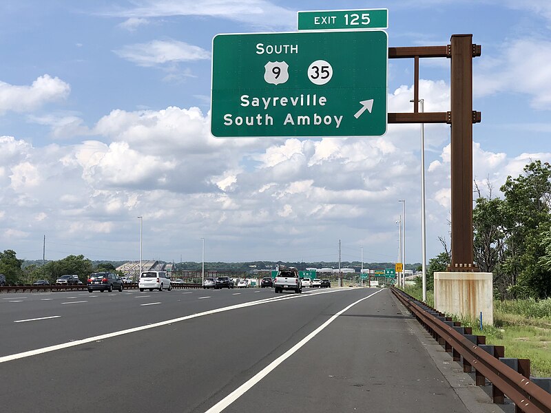 File:2020-07-11 15 28 46 View north along New Jersey State Route 444 (Garden State Parkway) at Exit 125 (U.S. Route 9 SOUTH, New Jersey State Route 35, Sayreville, South Amboy) in Sayreville, Middlesex County, New Jersey.jpg