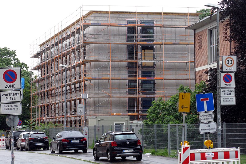 File:2021-08-01 Neubau eines Unterkunftsgebäude für das Bildungszentrum der Oberfinanzdirektion Karlsruhe in Freiburg 2.jpg