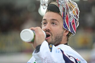 <span class="mw-page-title-main">Jake Hildebrand</span> American ice hockey player