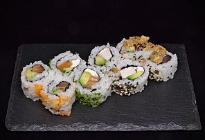 Huit California rolls. (définition réelle 5 658 × 3 866)