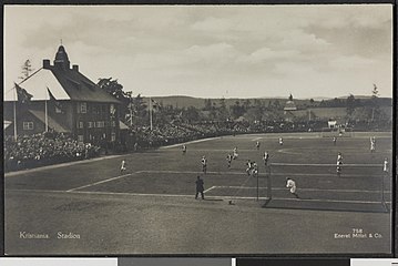 Футбольный матч 1920-х годов.