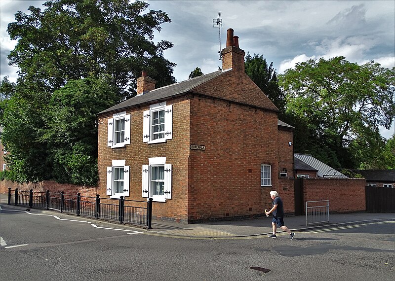 File:A corner house in Southwell - geograph.org.uk - 5864789.jpg