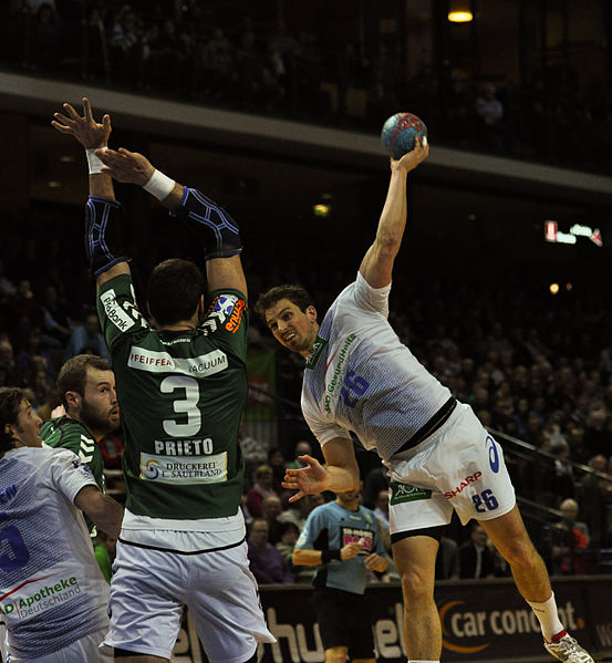 File:Adrian Pfahl throwing 2 DKB Handball Bundesliga HSG Wetzlar vs HSV Hamburg 2014-02 08.jpg