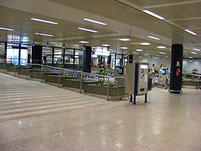 Aeroporto di Roma-Fiumicino - interior arrival area