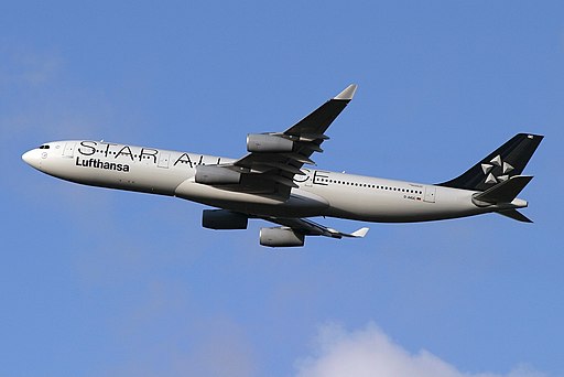 512px-Airbus_A340-311%2C_Star_Alliance_%