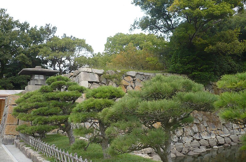 File:Akashi Castle 05.jpg