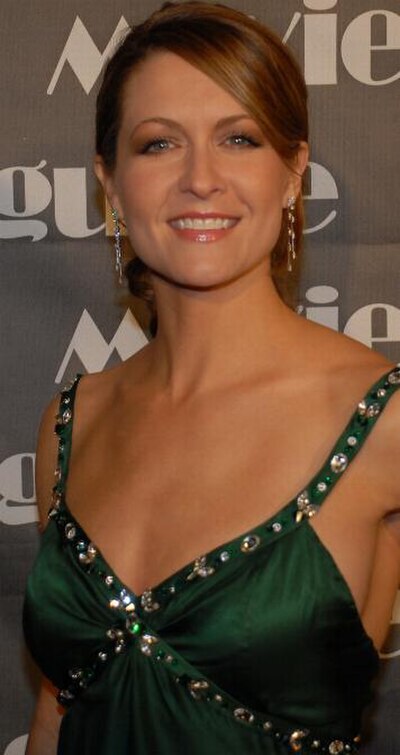 American actress Ali Hillis voices Lightning in her English appearances.