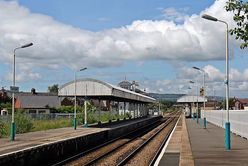 File:Along platform 1, Gobowen railway station (geograph 4023952).jpg