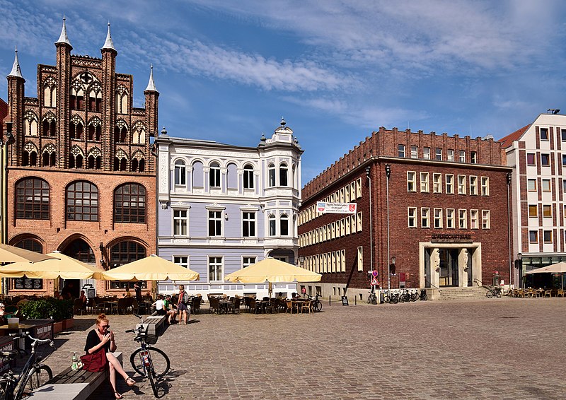 File:Alter Markt (Stralsund), 2019 (02).jpg