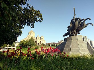 Саборна црква Светог Григорија Просветитеља и коњаничка статуа Андраника Озанијана