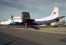 Un Antonov An-24 de l'armée de l'air slovaque, semblable à celui impliqué dans l'accident.