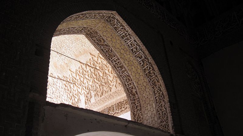 File:Ardestan-mosque-interior1.JPG