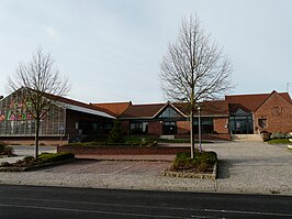 Gemeentehuis en school