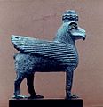 Madárfejű, kutyatestű bronzfigura Kalach/Nimrud-ból (i. e. 9. sz. k.)