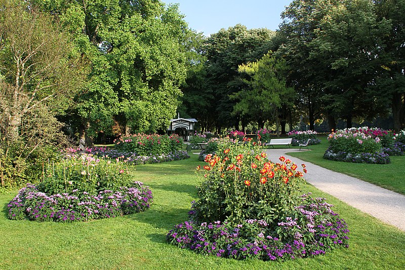 File:Baden-Baden-Lichtentaler Allee-630-Dahliengarten-2013-gje.jpg