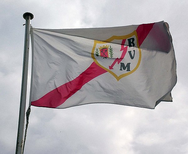 Flag with the club's crest at Ciudad Deportiva Rayo Vallecano