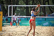 Deutsch: Beachvolleyball bei den Olympischen Jugendspielen 2018; Tag 8, 14. Oktober 2018; Mädchen, Achtelfinale – Bolivien-Puerto Rico 0:2 (18–21/18–21 ) English: Beach volleyball at the 2018 Summer Youth Olympics at 14 October 2018 – Girls Round of 16 – Bolivia-Puerto Rico 0:2 (18–21/18–21 )