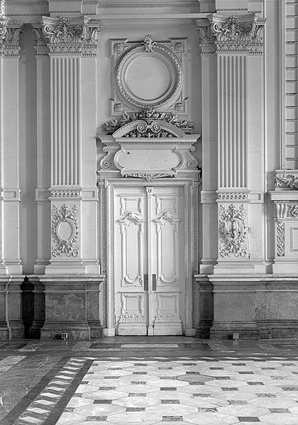 File:Beaux-arts doorway at memorial hall.jpg