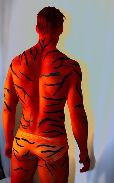 File:Bodypainted Tiger Human Statue Bodyart (8274611330).jpg