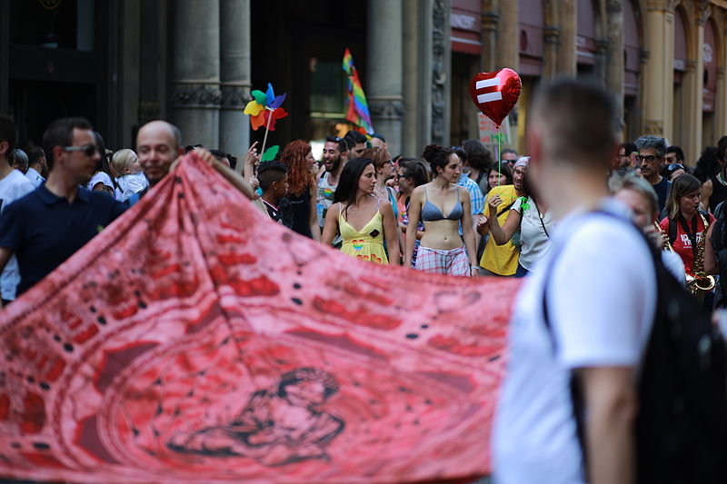 File:Bologna Pride 2015 (19188566246).jpg