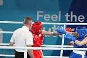 Deutsch: Boxen bei den Olympischen Jugendspielen 2018 Tag 12, 18. Oktober 2018 - Finale Leichtgewicht Mädchen – Oriana Saputo (Argentinien, blau) schlägt Emma Lawson (Australien, rot) 5-0; Ringrichter ist José Romero (Spanien). English: Boxing at the 2018 Summer Youth Olympics on 18 October 2018 – Girls' lightweight Bronze Medal Bout – Oriana Saputo (Argentina, blue) wins over Emma Lawson (Australie, red) 5-0; Referee is José Romero (Spain). Español: Boxeo en los Juegos Olímpicos Juveniles de Verano de 2018 en 18 de octubre de 2018 - Combate de medalla de bronce de las niñas: Oriana Saputo (Argentina, azul) gana a Emma Lawson (Australie, roja) 5-0; Árbitro es José Romero (España).