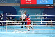 Deutsch: Boxen bei den Olympischen Jugendspielen 2018 Tag 12, 18. Oktober 2018 - Finale Leichtgewicht Mädchen – Junioren-Weltmeisterin und dreifache Juniorinnen-Europameisterin Caroline Sara DuBois (Großbritannien, blau) schlägt Juniorinnen-Asienmeisterin Porntip Buapa (Thailand, rot). English: Boxing at the 2018 Summer Youth Olympics on 18 October 2018 – Girls' lightweight Gold Medal Bout – Caroline Sara DuBois (Grat Britain, blue) wins over Porntip Buapa (Thailand, red). Español: Boxeo en los Juegos Olímpicos Juveniles de Verano de 2018 en 18 de octubre de 2018 - Combate de medalla de oro de peso ligero para niñas - Caroline Sara DuBois (Gran Bretaña, azul ) gana sobre Porntip Buapa (Tailandia, rojo).