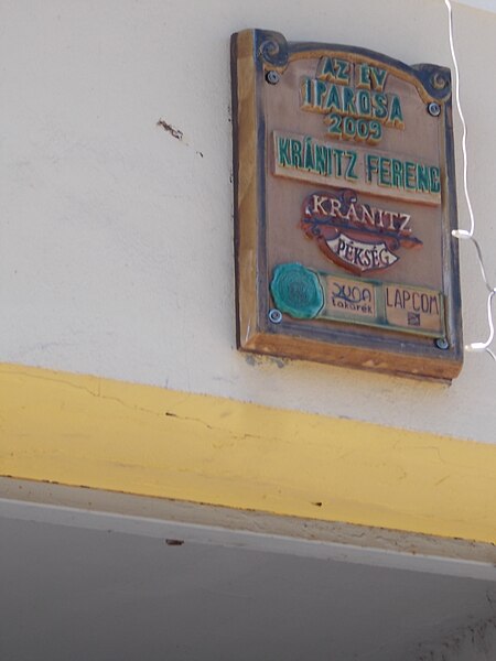 File:Bread shop, award plaque above its gate, Soproni Street, 2017 Mosonmagyaróvár.jpg