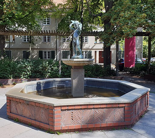 Brunnen Kissinger Platz (Schma) Putto mit Fisch&Paul Leibküchler&1925