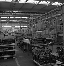 M30 production in Munich Bundesarchiv B 145 Bild-F027640-0009, Munchen, BMW Autowerk.jpg