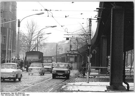 Bundesarchiv Bild 183 Z0302 021, Berlin, Straßenszene, Straßenbahn Linie 49