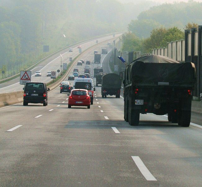 File:Bundeswehrkolonne auf der A 4.JPG