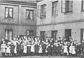 Children of gaffers, in the background company houses of Glasfabrik C.E.Gätcke in Ottensen next to Altona/Elbe (Germany)