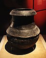 河姆渡文化 紀元前5000 - 3000年 黒陶壺 浙江省