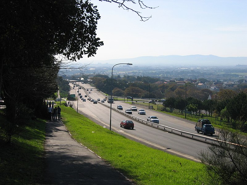 File:Cape Town M3 passing UCT.jpg