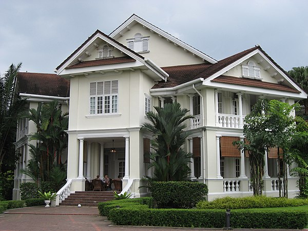 The Seri Negara mansion in 2009, which currently represents the Carcosa Seri Negara namebrand.