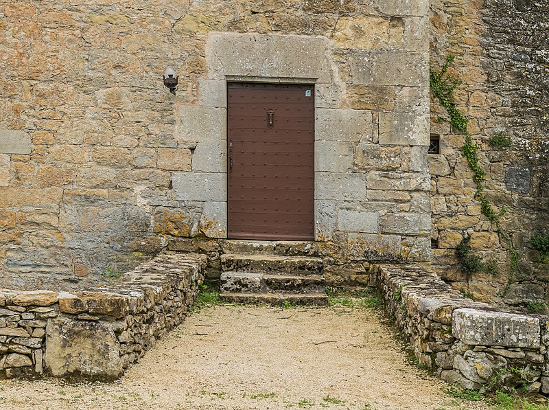 File:Castle of Montal 07.jpg