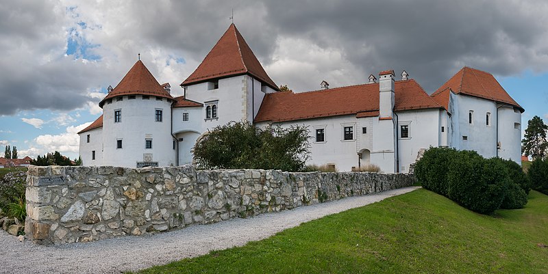 File:Castle of Varazdin (9).jpg