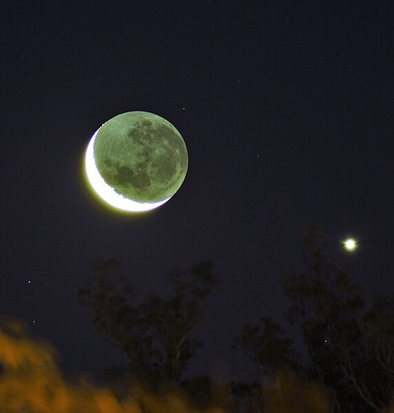 File:Conjunción entre la Luna y Venus.jpg