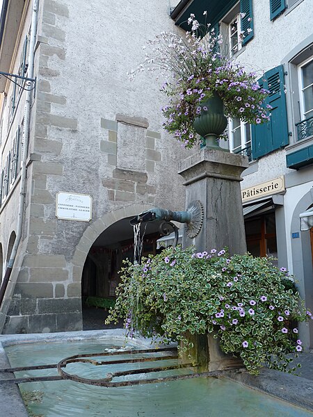 File:Coppet-Maisons à arcades (3).jpg